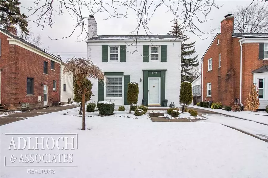 2174 Van Antwerp, Grosse Pointe Woods, MI 48236