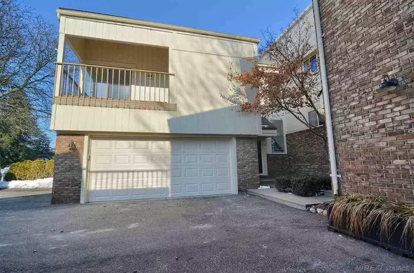 Rochester Hills, MI 48307,992 Golfview Ct.