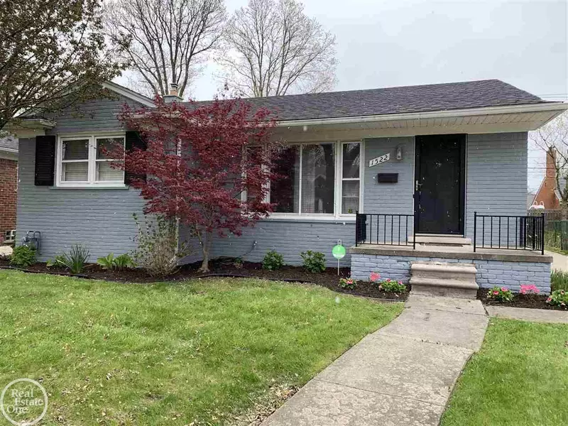 1522 Aline Dr, Grosse Pointe Woods, MI 48236