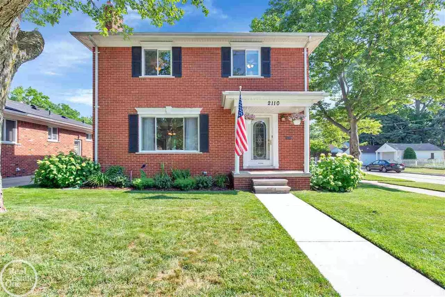 2110 Anita, Grosse Pointe Woods, MI 48236