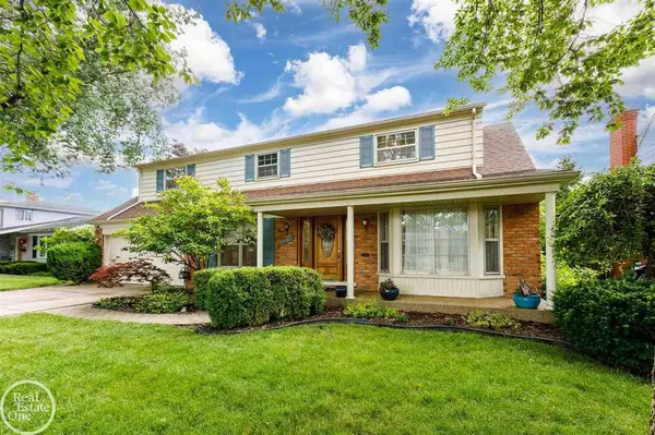 Grosse Pointe Woods, MI 48236,901 MOORLAND