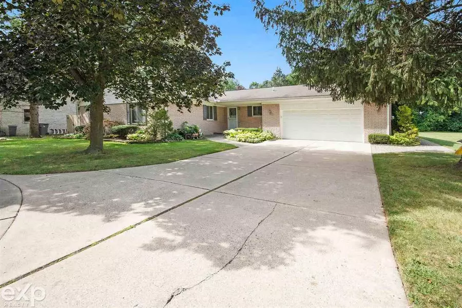 33523 Louise, Clinton Township, MI 48035