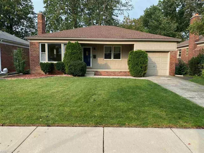 21251 Huntington, Harper Woods, MI 48225