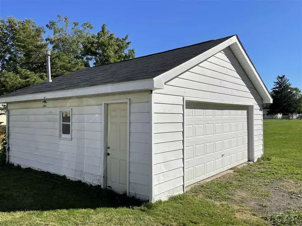 Blissfield, MI 49228,409 W Adrian