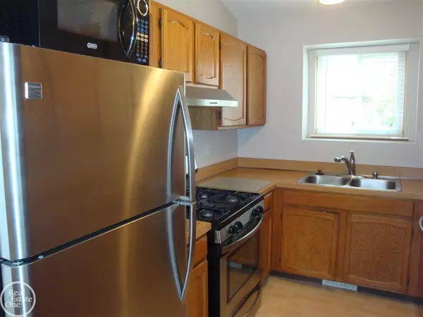 Clinton Township, MI 48038,20473 Longwood