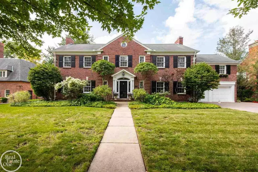 75 Vendome, Grosse Pointe Farms, MI 48236