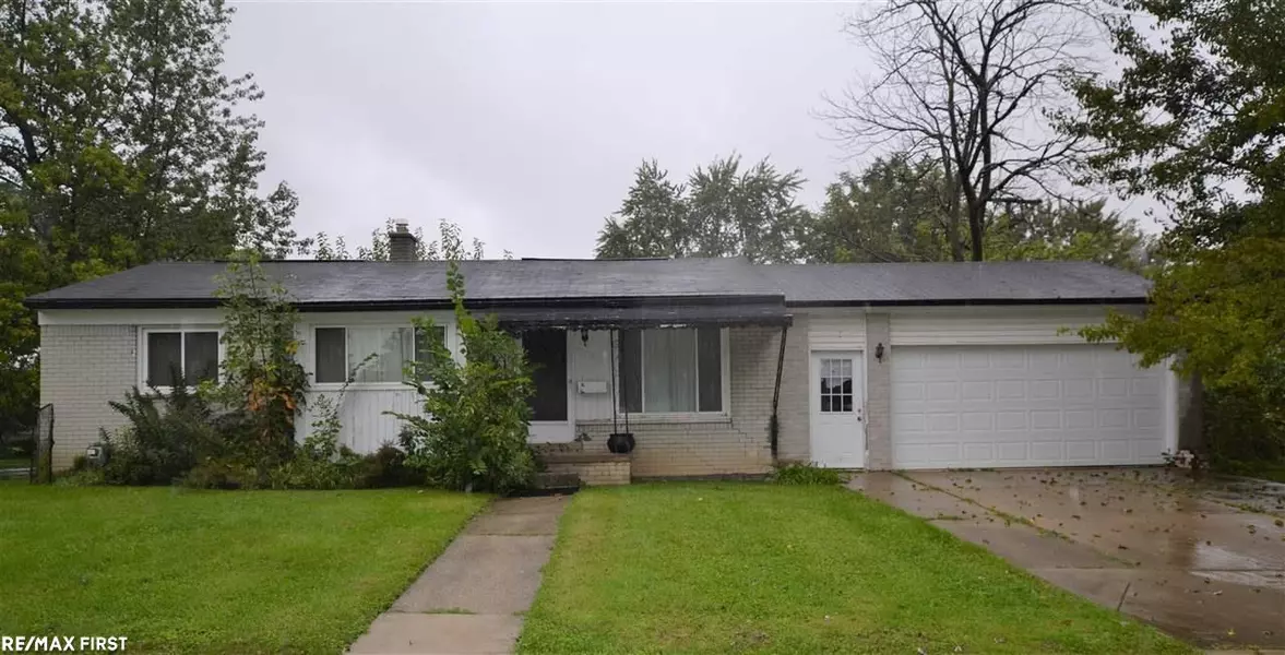 22809 Dale Allen, Clinton Township, MI 48035