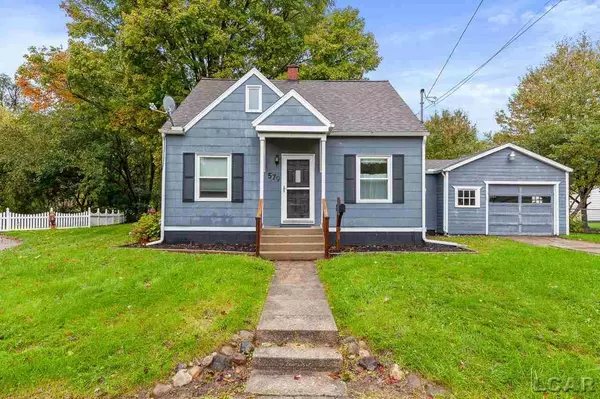 579 Rogers Ct, Adrian, MI 49221