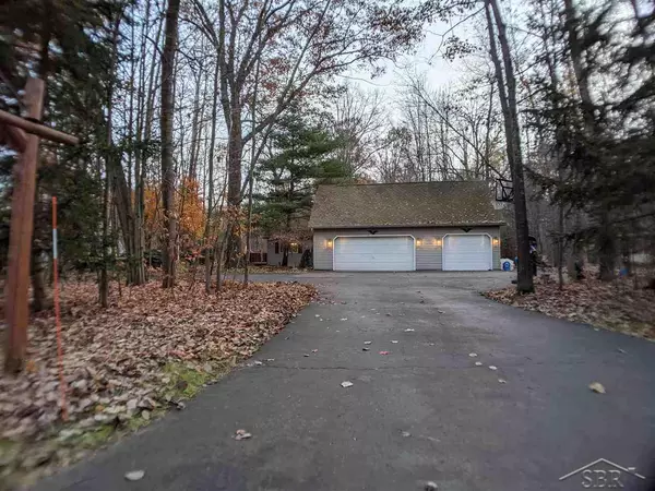 Roscommon, MI 48653,123 Crooked Oak Ct