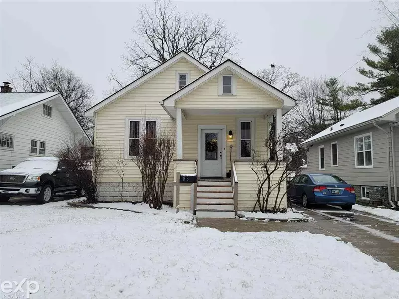 83 S HIGHLAND, Mount Clemens, MI 48043