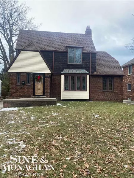 636 Washington Rd, Grosse Pointe, MI 48230