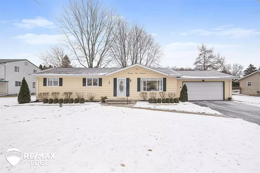 2216 Holly Tree Dr, Davison, MI 48423