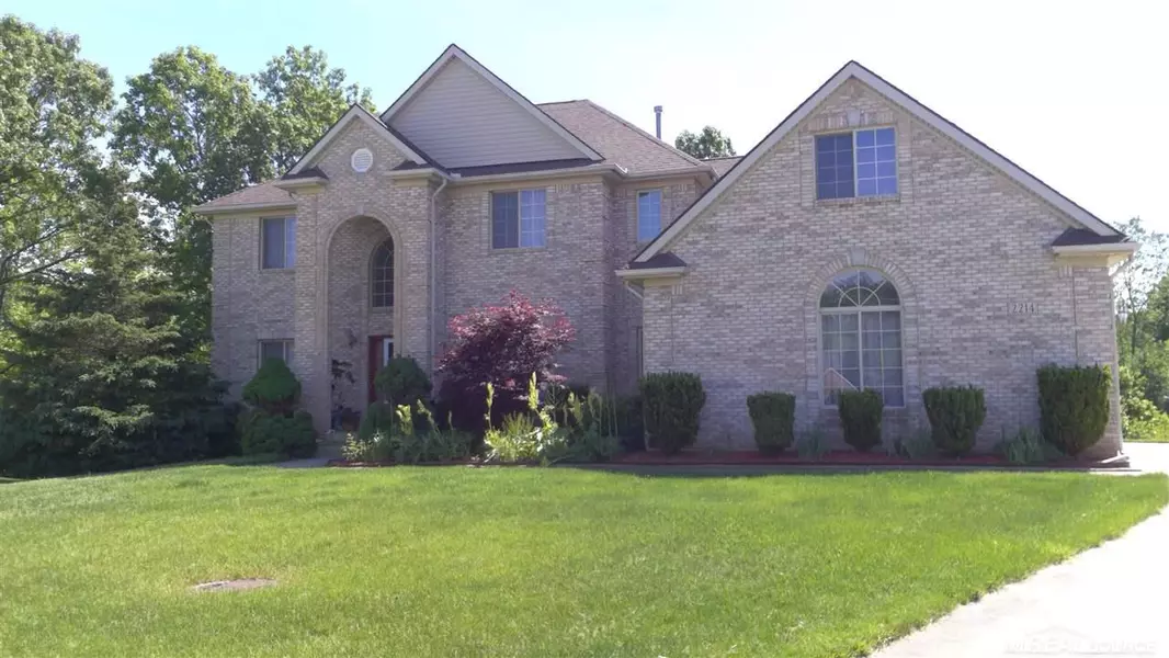 2214 Village Woods, Grand Blanc, MI 48439