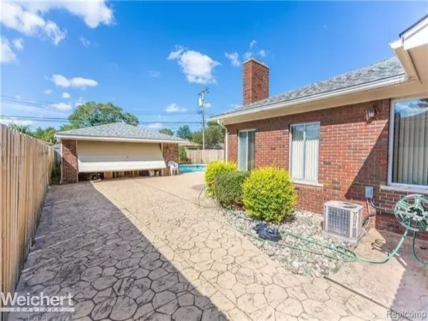 Saint Clair Shores, MI 48082,21309 Raymond