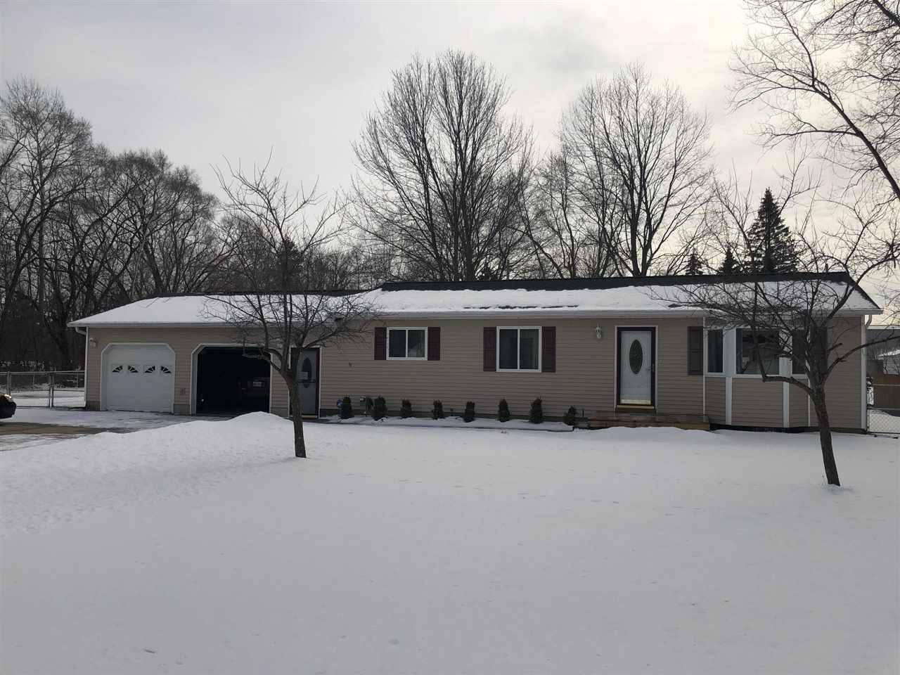 128 E June St, Gladwin, MI 48624