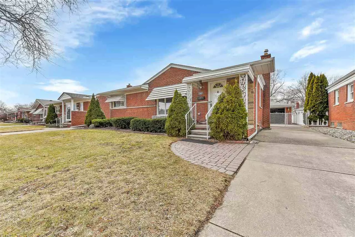 Saint Clair Shores, MI 48080,24609 Cubberness St