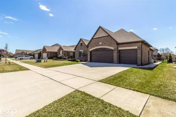 Macomb Twp, MI 48044,19364 Yukon River Dr