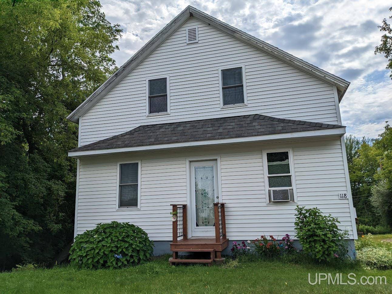 118 Greenland Rd, Ontonagon, MI 49953