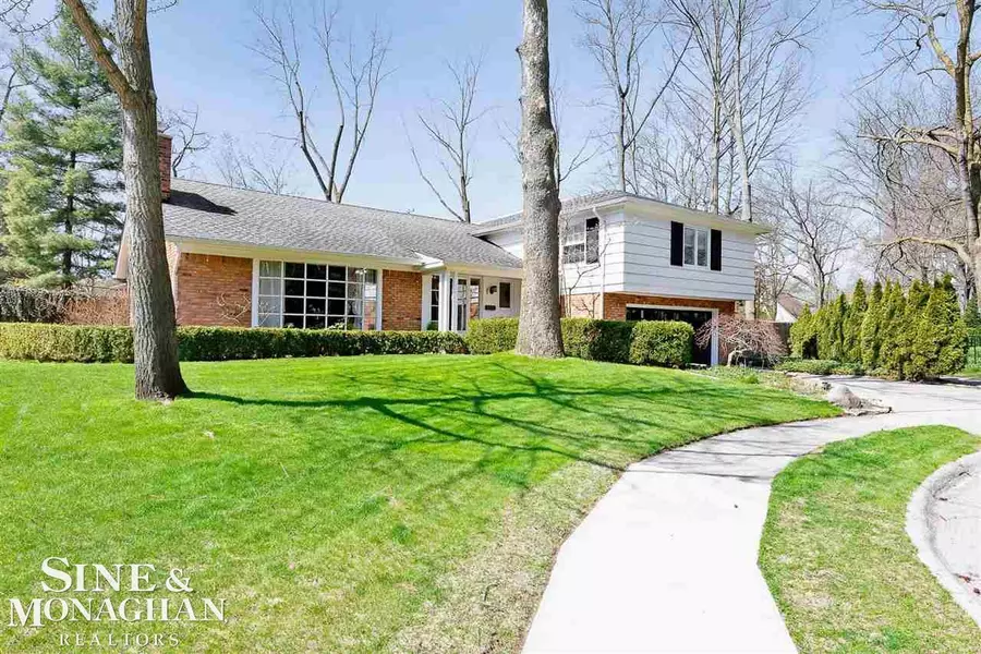 35 Whitcomb, Grosse Pointe Farms, MI 48236