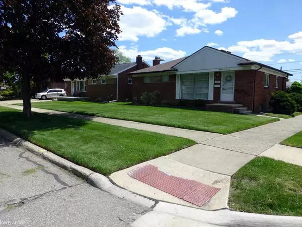 18014 Marquette St, Roseville, MI 48066-3418