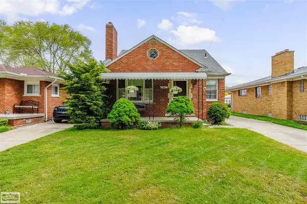 17417 Sprenger Ave, Eastpointe, MI 48021