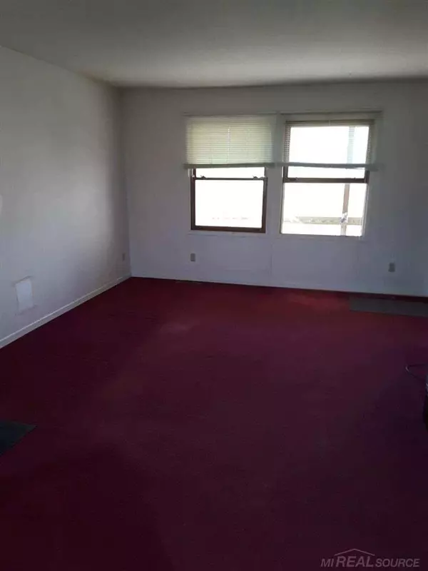 Almont Twp, MI 48003,8978 Almont