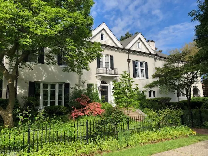 35 McKinley Place, Grosse Pointe Farms, MI 48236