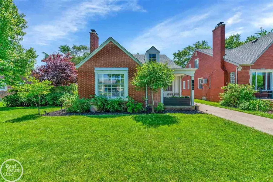 1969 Lennon, Grosse Pointe Woods, MI 48236