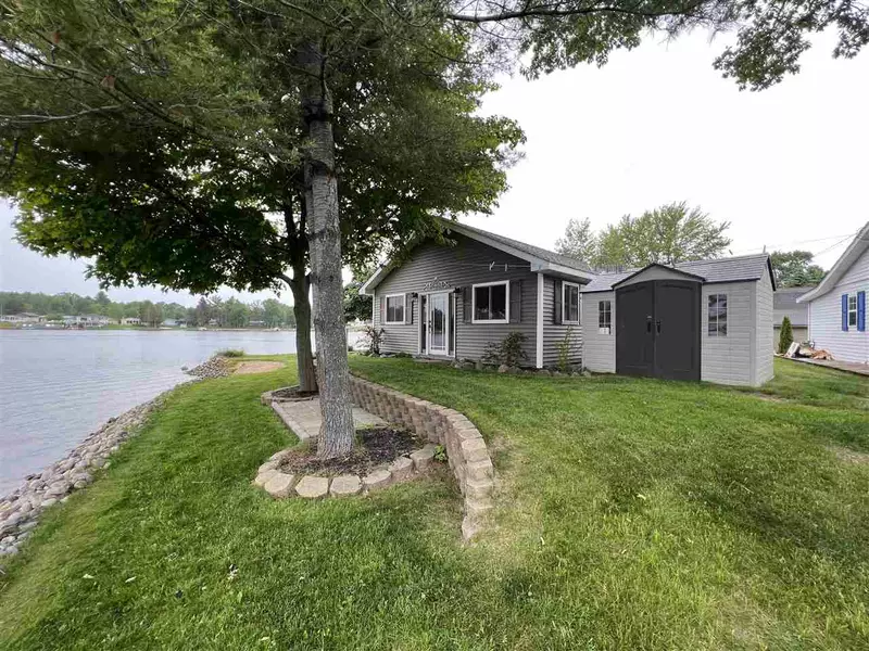 672 N Scott Dr, Farwell, MI 48622