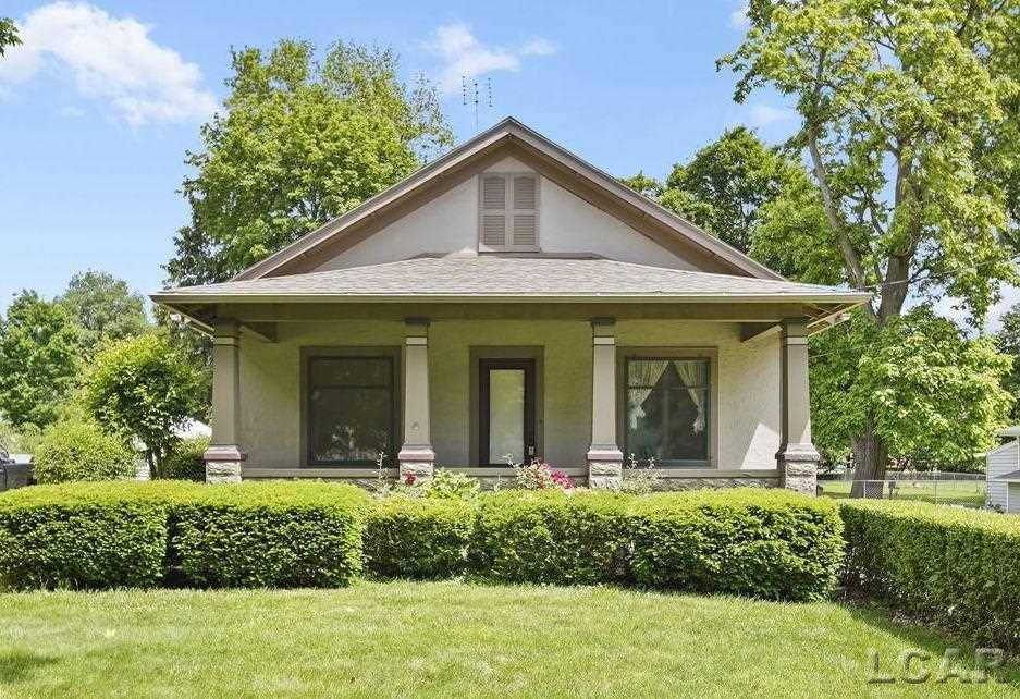 1044 College Ave, Adrian, MI 49221