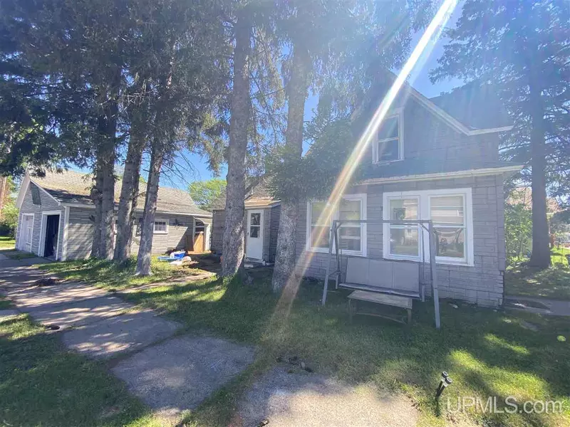 630 W Cayuga St., Iron River, MI 49935