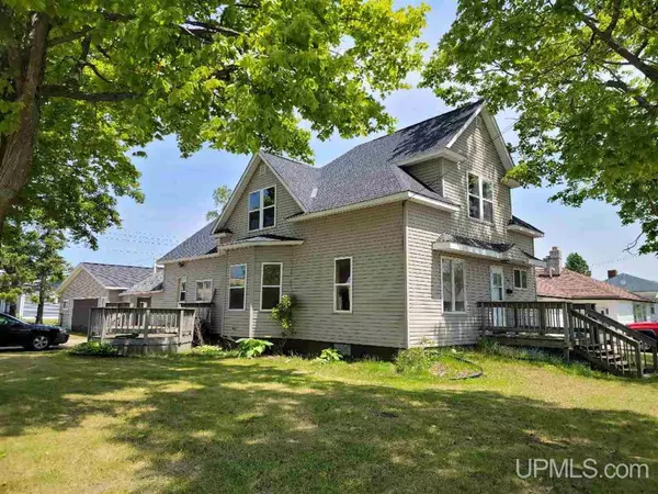 702 Oak Street, Manistique, MI 49854