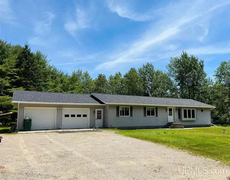 1184 N County Road 440, Manistique, MI 49854