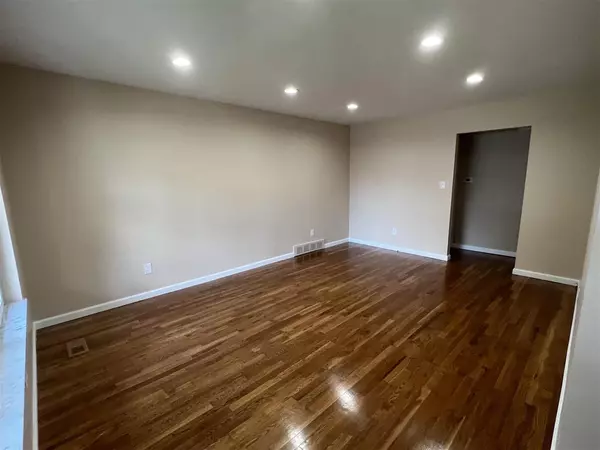 Warren, MI 48092,32923 Wareham Ct
