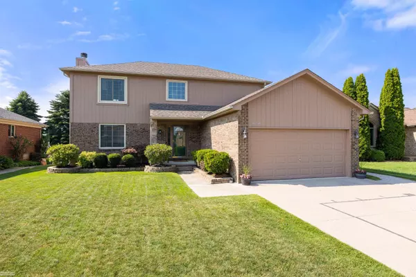 45734 Pat Ct, Chesterfield, MI 48051