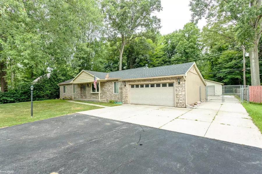 4892 W Water, Clyde, MI 48049