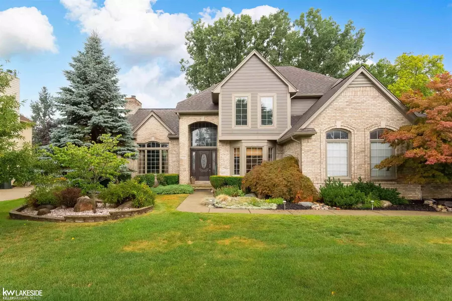 1058 Covington Place Dr, Rochester Hills, MI 48309