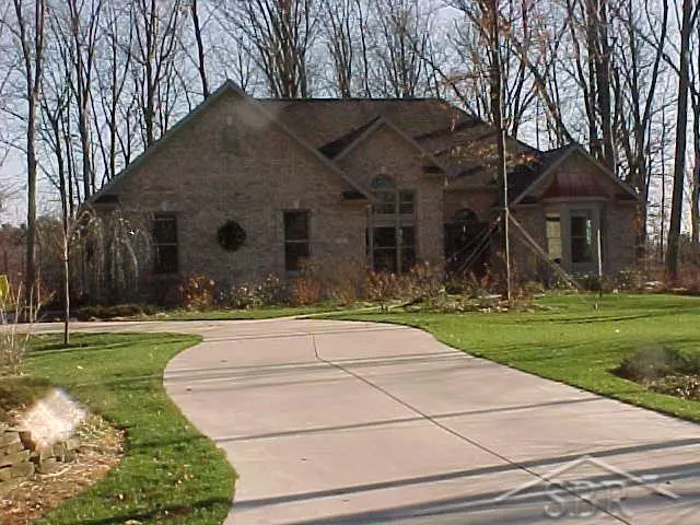 3 Hunters Ridge, Saginaw, MI 48609