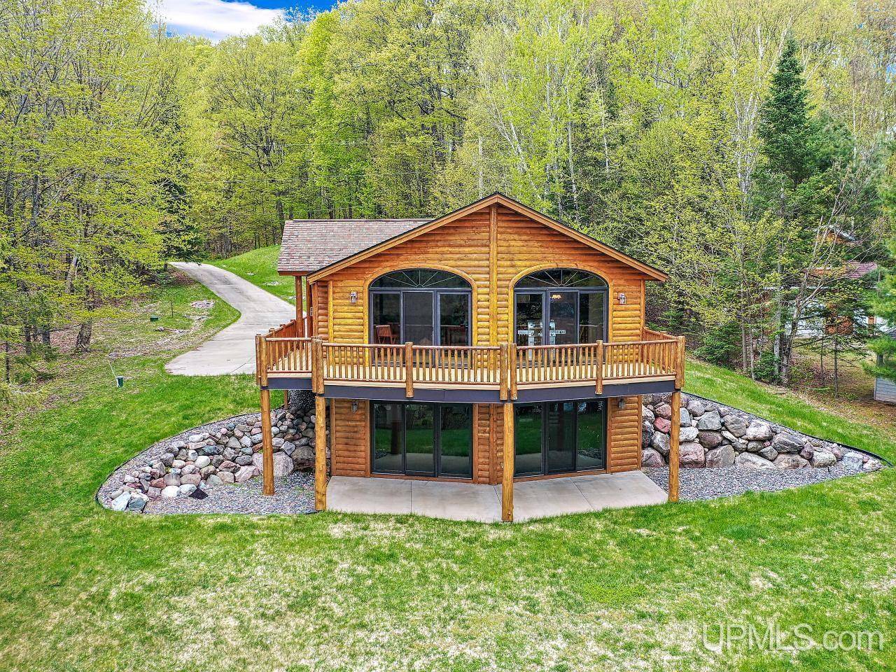 19688 Eagle Dr., Watersmeet, MI 49938