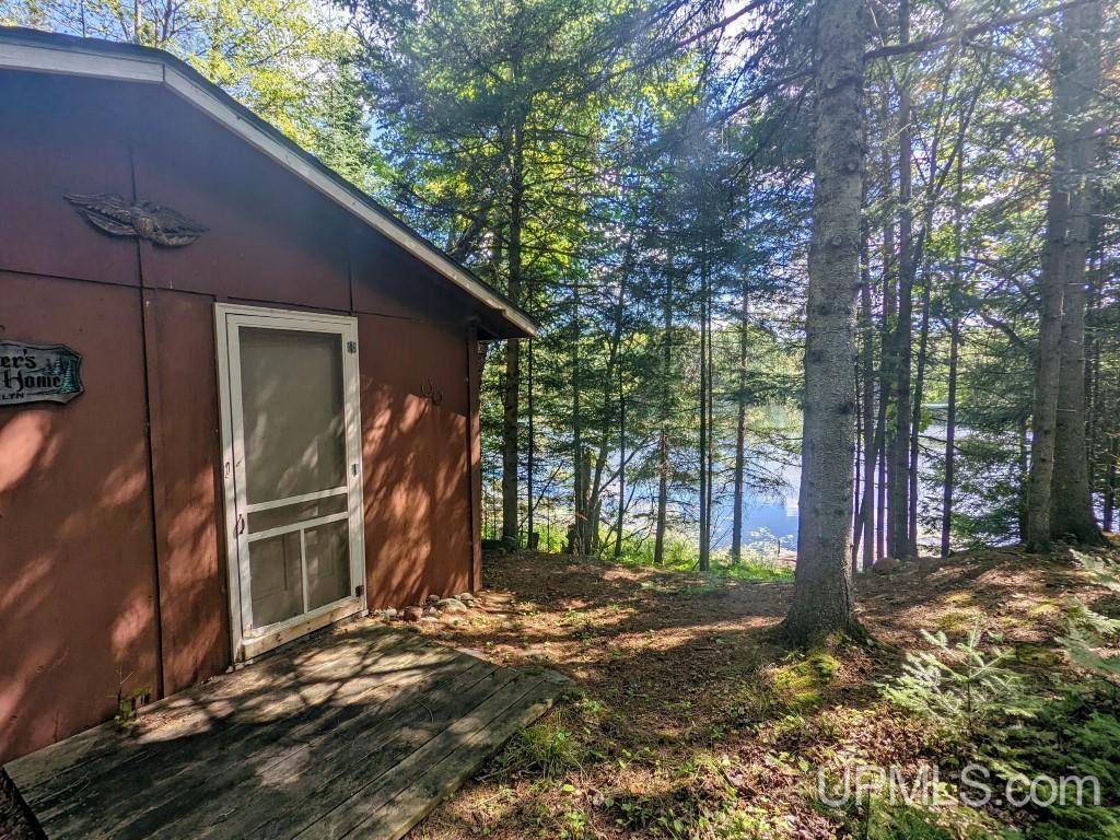 19819 McGinty Ln, Bruce Crossing, MI 49912