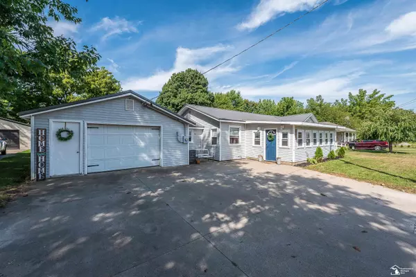 718 Parkwood, Blissfield, MI 49228