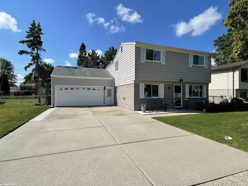 23336 Port, Saint Clair Shores, MI 48082