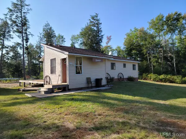 5307 N Cal's Drive, Manistique, MI 49854