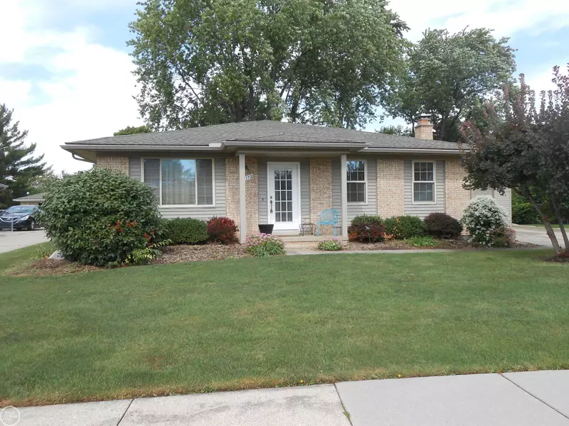 42172 Merrimac Cir., Clinton Township, MI 48038