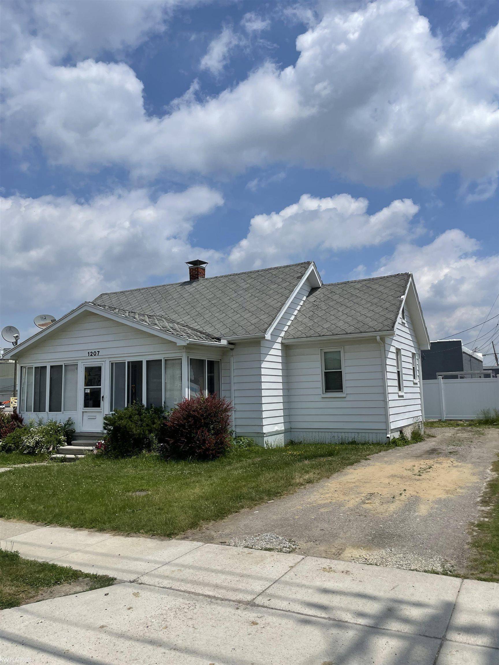 1207 Goffe Street, Saint Clair, MI 48079