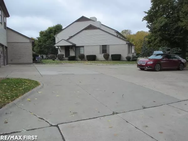 Harrison Twp, MI 48045,35142 N Bay Circle