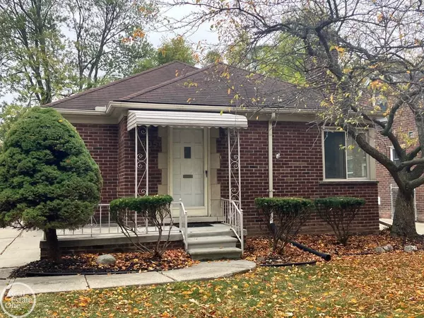 1805 Oxford, Grosse Pointe Woods, MI 48236