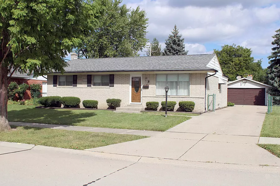 2195 Stratford, Troy, MI 48083