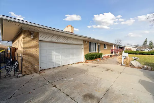 Saint Clair Shores, MI 48080,23321 Elaine St