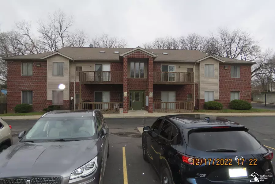 8075 Fenton, Dearborn Heights, MI 48127-1770